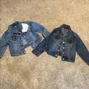 2T denim jacket set.